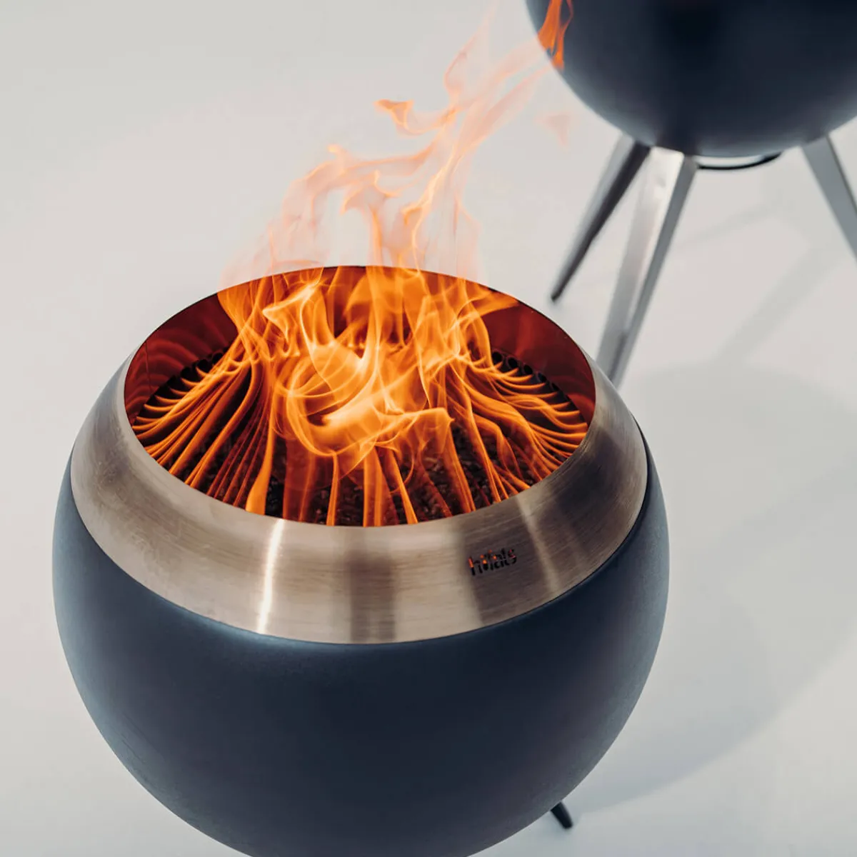 New Moon 45 Feuerschale mit niedrigem Fuß Feuerkörbe & Feuerschalen