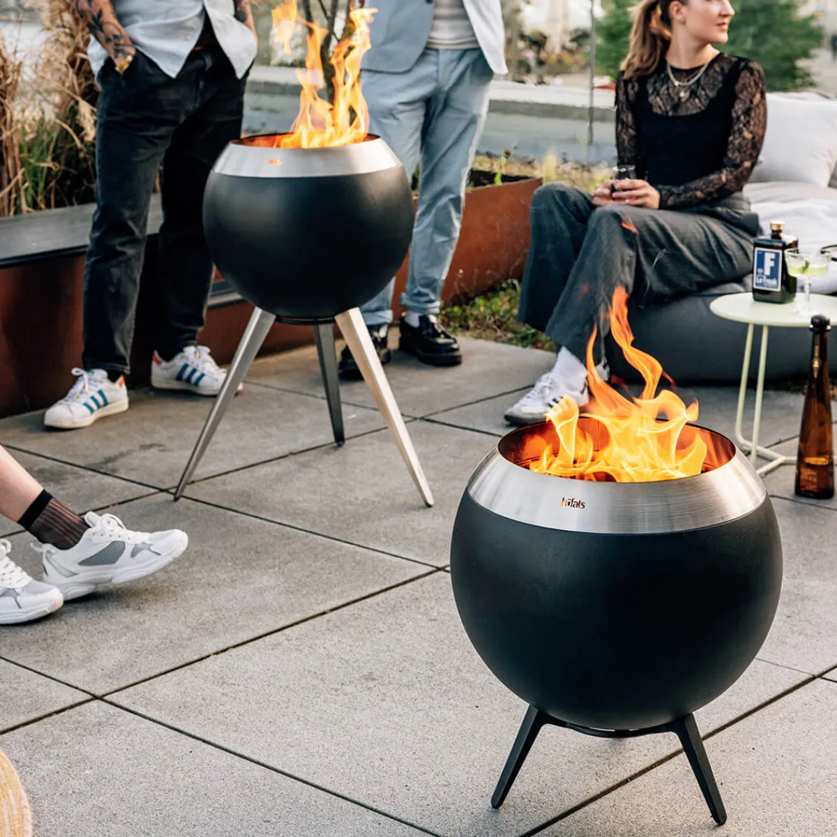 New Moon 45 Feuerschale mit niedrigem Fuß Feuerkörbe & Feuerschalen