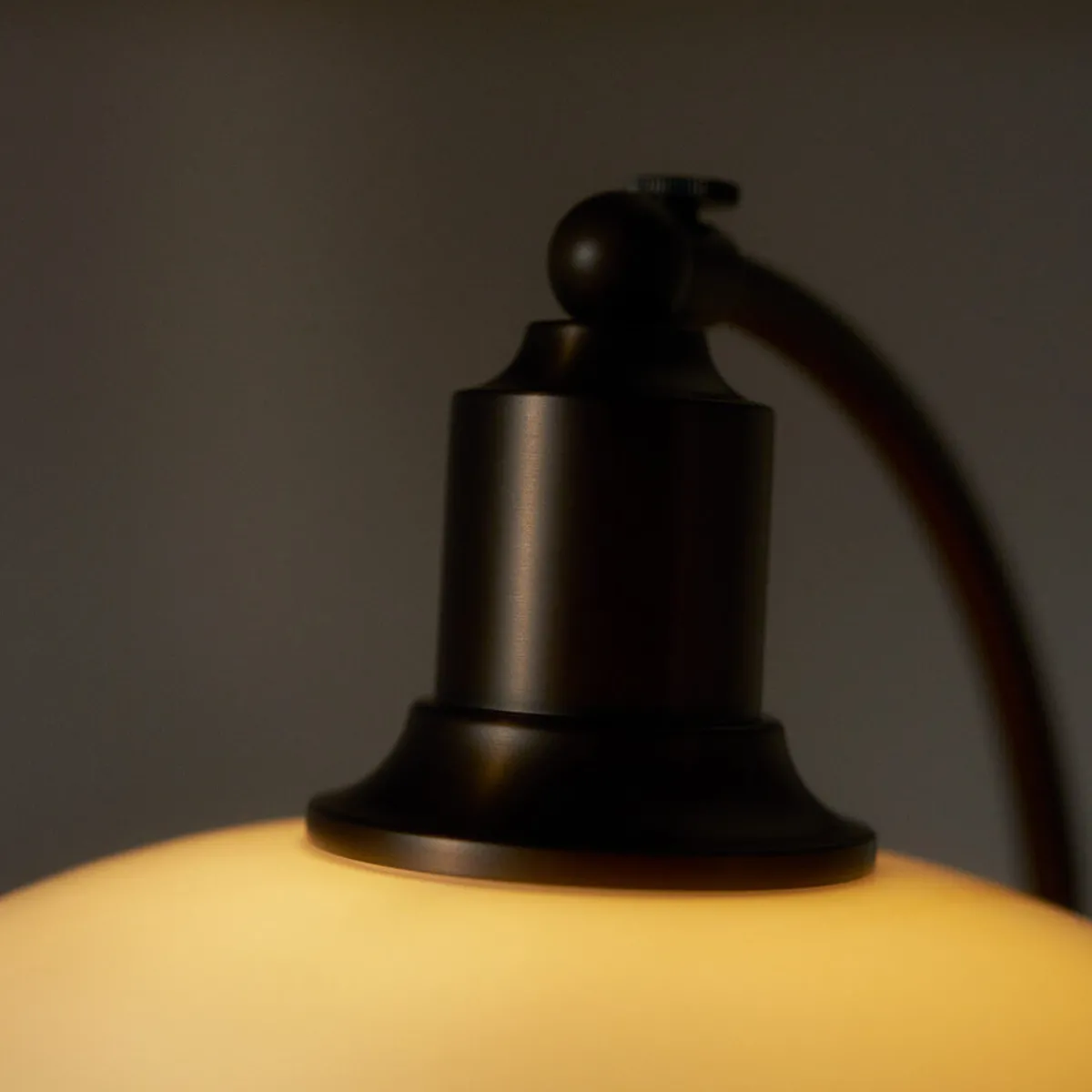 Hot PH 2/2 Luna Aged Brass Opal Tischleuchte Hotellerie|Leseleuchten