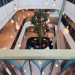 New LED Floating Globe 200 twisted smokey grau E27, 6 W, 1900 K, dimmbar E27|Dekorative Leuchtmittel